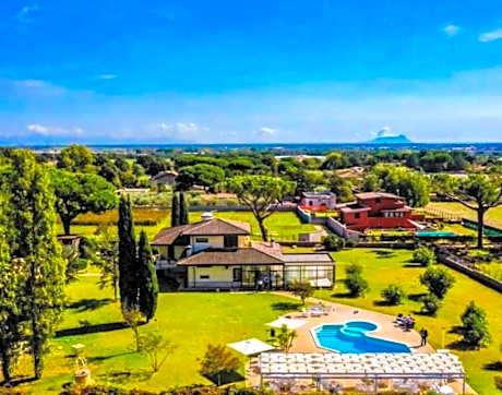 PEPEROSA Rooms and Events - Peaceful countryside escape with pool, private parking, just minutes from the sea, Anzio and Nettuno