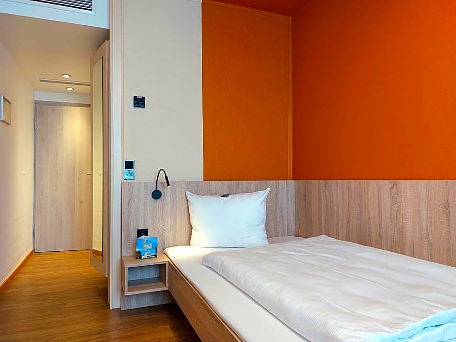 Heinrich Pesch Hotel