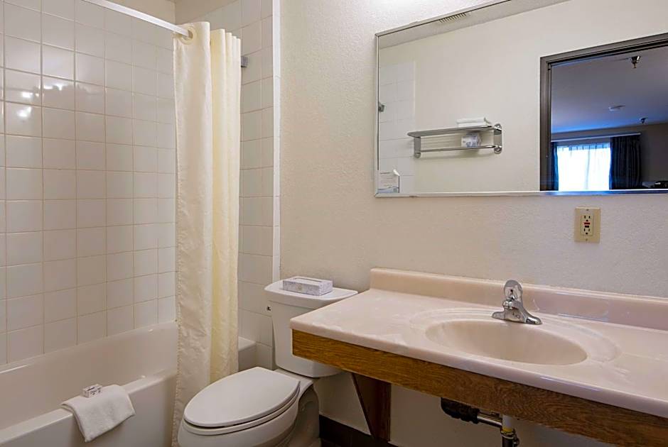 Super 8 by Wyndham Kamloops BC