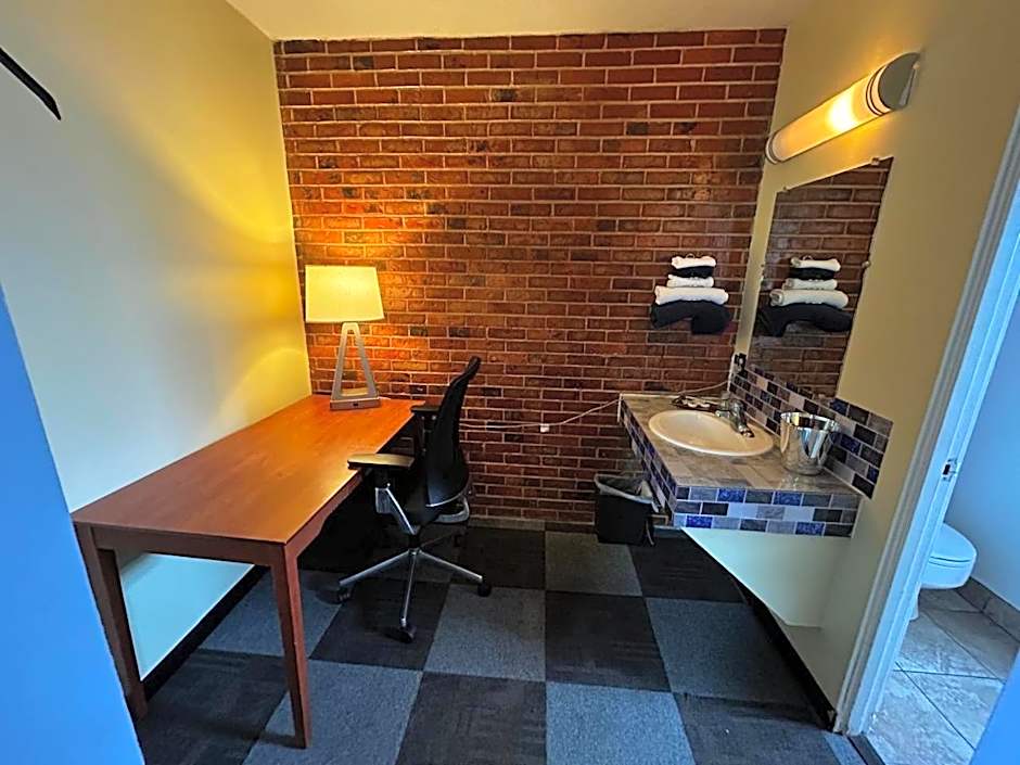 Travelers Inn by OYO Longview Kelso