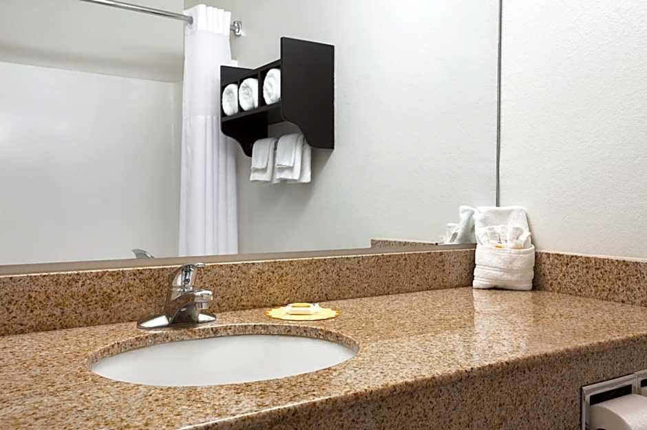 Days Inn & Suites by Wyndham Conroe North
