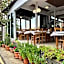 Two Flowers Hotel