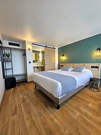 1 Double Bed - Premium Room