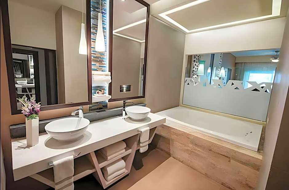 El Dorado Seaside Suites - Catamaran Cenote & More Inclusive- Adults Only