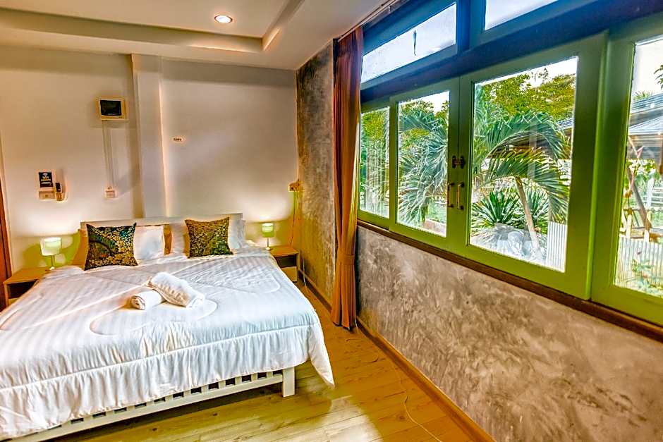 Tonmai Suites