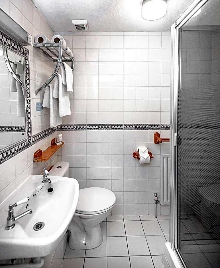 Trivelles Waterhall Country Gatwick Hotel & airport parking