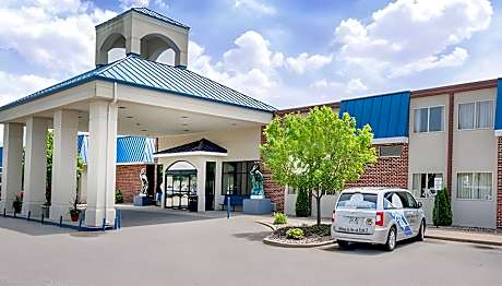 Norwood Inn & Suites La Crosse