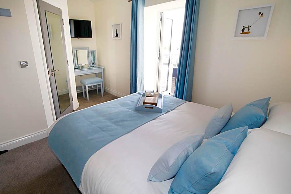 The Estuary Bar and Rooms