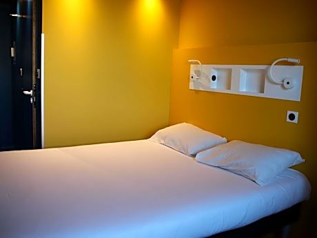 Room with One Double and One Fold-Down Bed