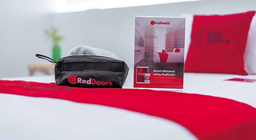 RedDoorz @ Ledesco Avenue Lapaz Iloilo