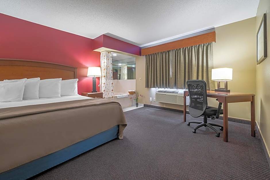 AmericInn by Wyndham Hutchinson