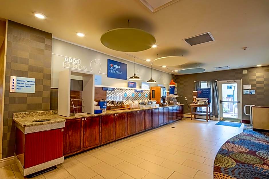 Holiday Inn Express Hotel & Suites Pittsburgh Airport By IHG