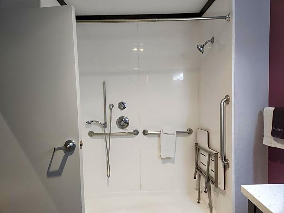 La Quinta Inn & Suites by Wyndham Dallas Grand Prairie North