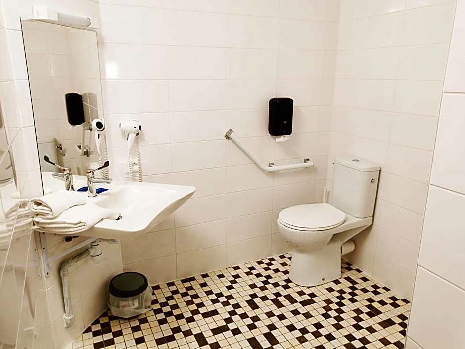 Brit Hotel Essentiel Tours Nord