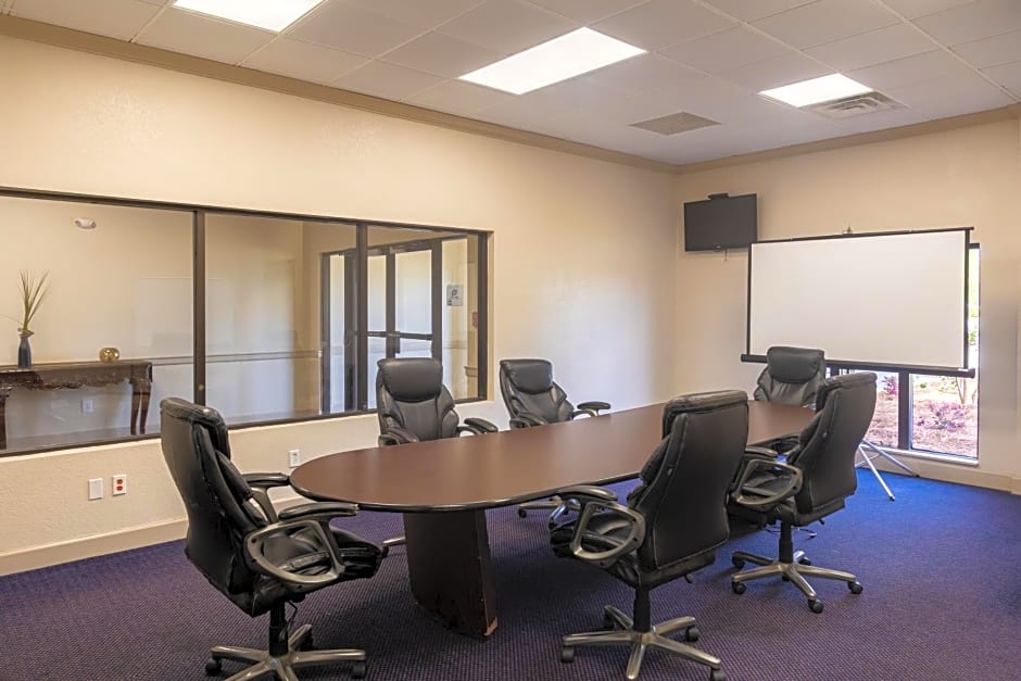 Cottonwood Suites Savannah Hotel & Conference Center