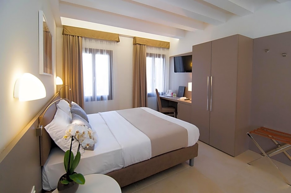 Leone Hotel
