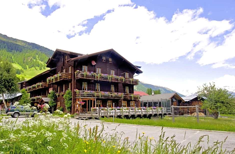 Photo 1 of 28 of Swiss Lodge Joopi