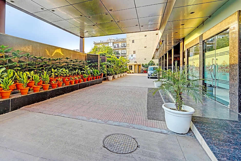 Super Townhouse OAK Hotel City Mark Gurgaon