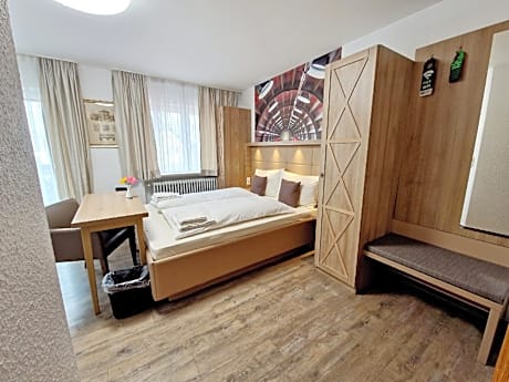 Dreibettzimmer-Eigenes Badezimmer-Balkon