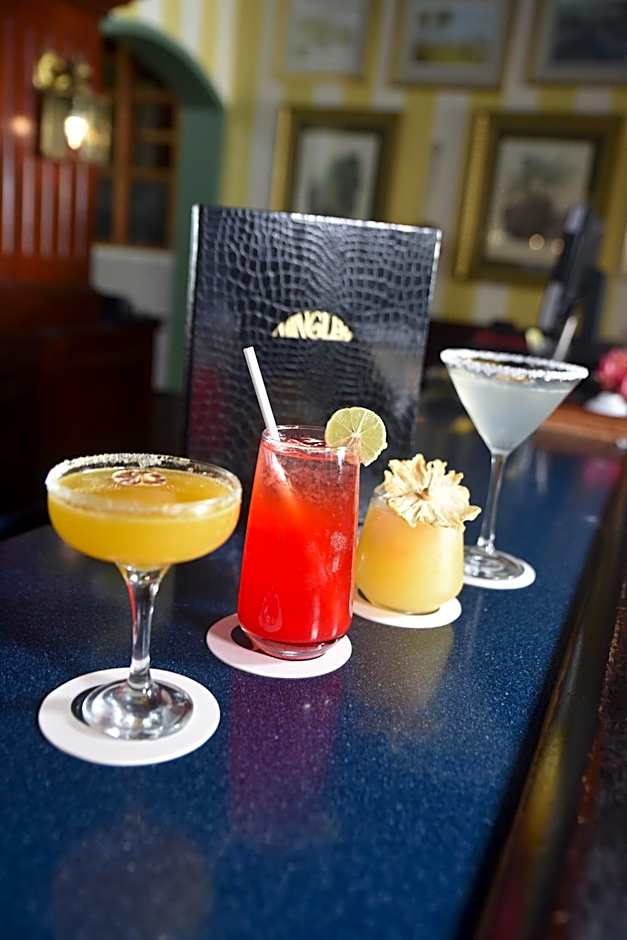 Courtleigh Hotel & Suites