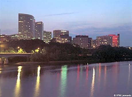 Holiday Inn Rosslyn at Key Bridge