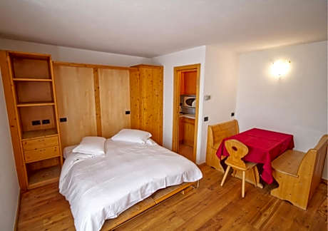 One-Bedroom Apartment with Panoramic View