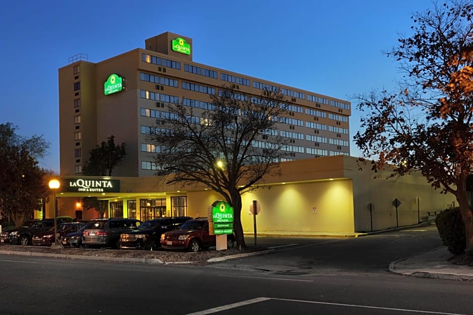 La Quinta Inn & Suites by Wyndham Secaucus Meadowlands