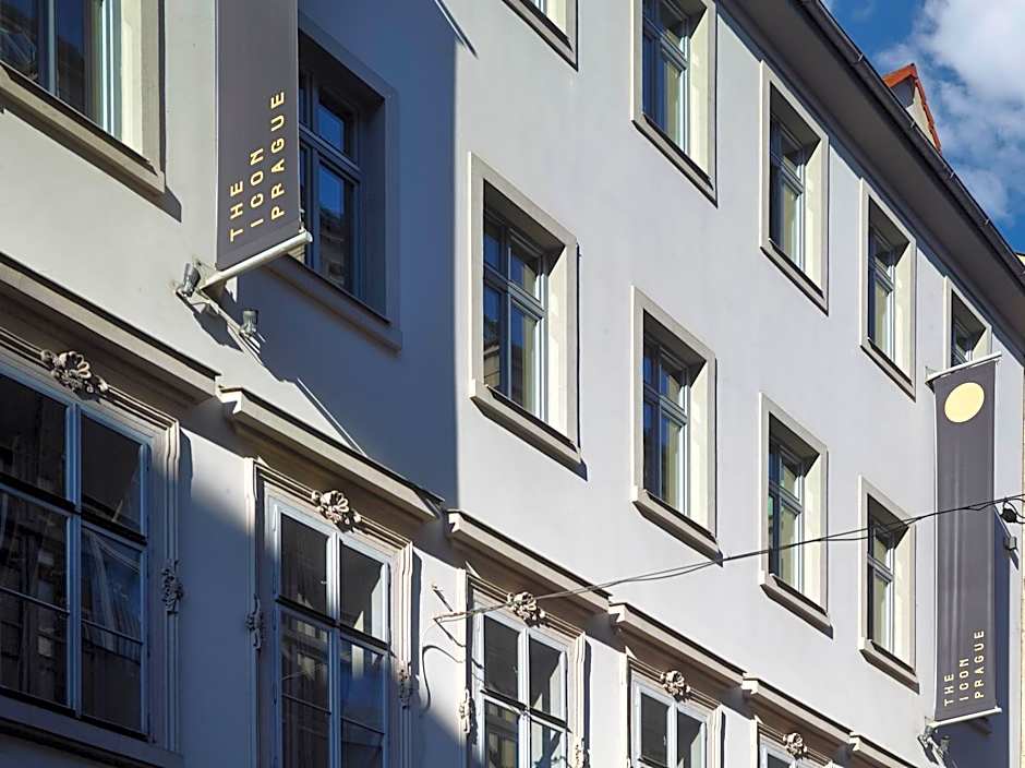 The ICON Hotel & Lounge