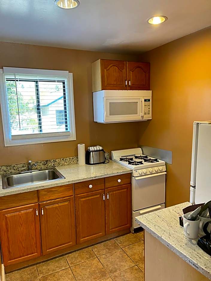 Sea Breeze Inn - Pacific Grove