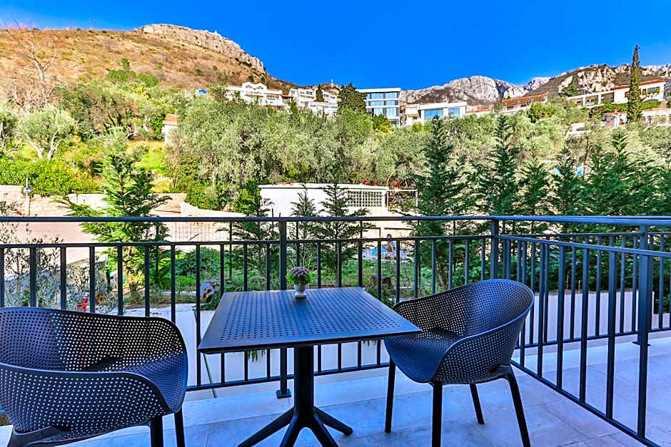 Hotel California by Aycon