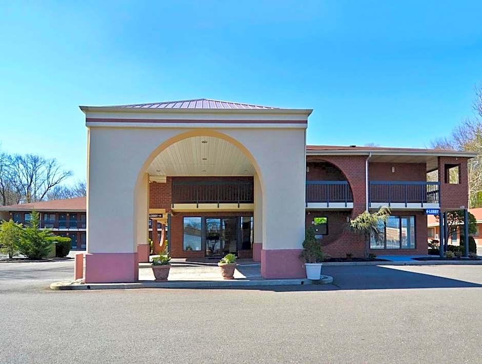 MHO Inn & Suites