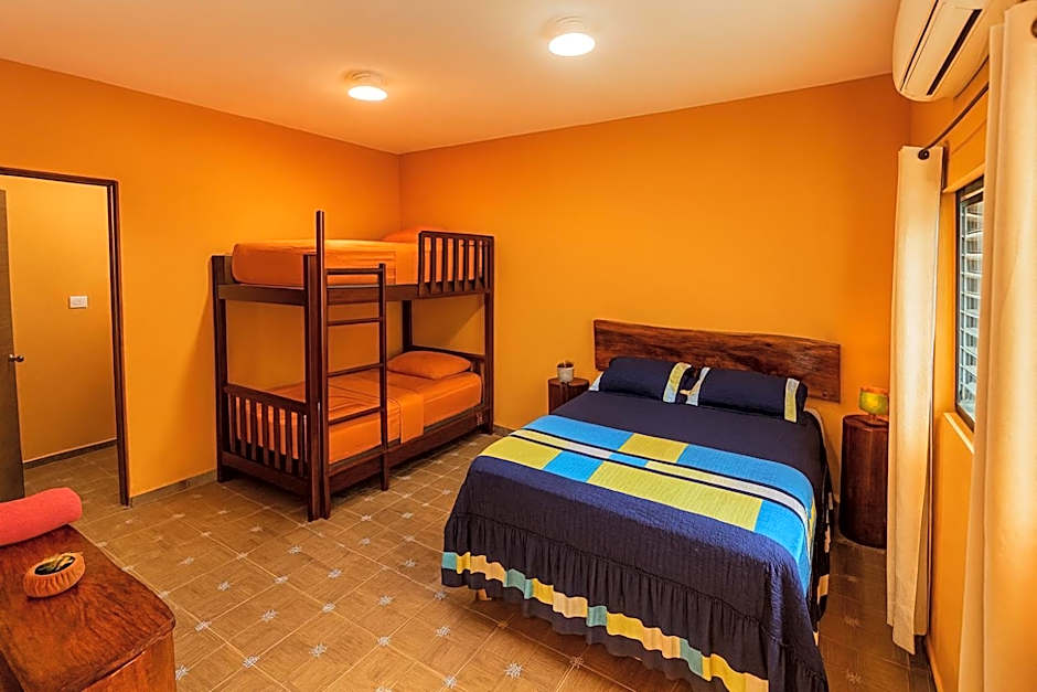 Yaxche Centro Hostal y Camping