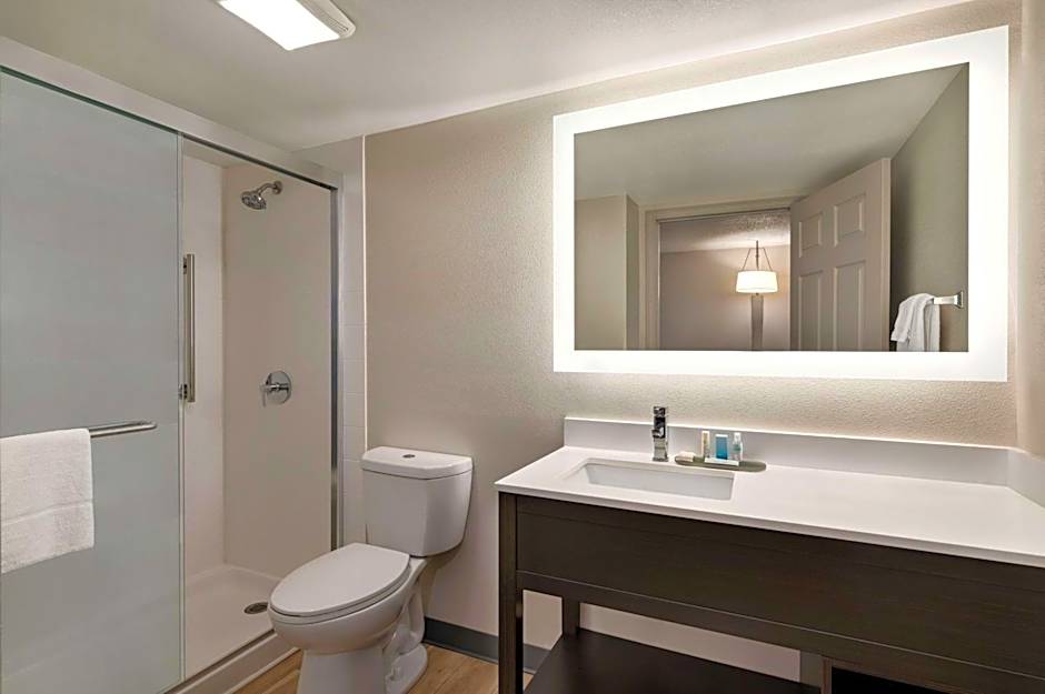 La Quinta Inn & Suites by Wyndham Columbus Airport Reynoldsburg