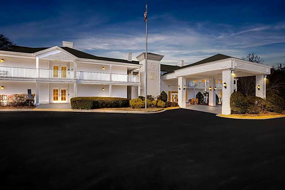 Quality Inn Fayetteville Near Historic Downtown Square