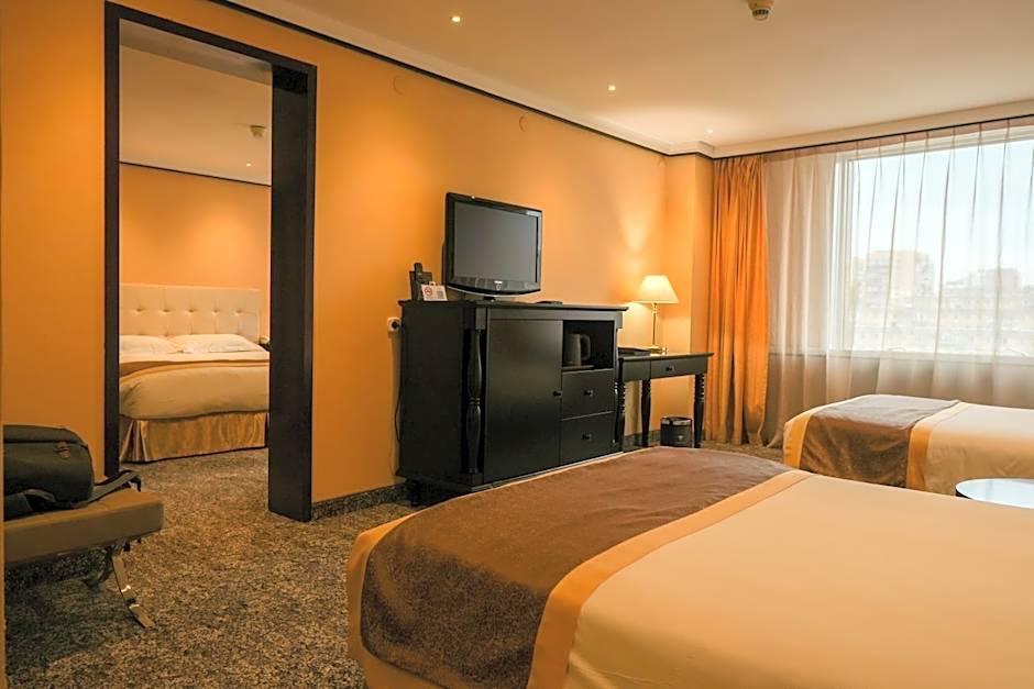 Chinggis Khaan Hotel