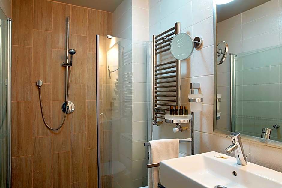 Central Hotel, Trademark Collection by Wyndham