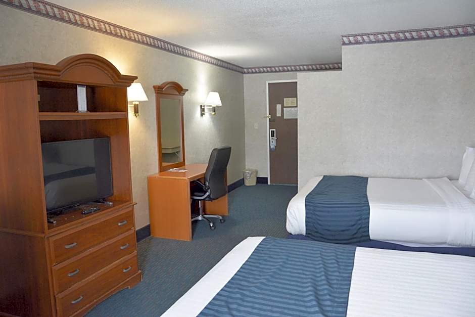 Travelodge by Wyndham Milwaukee