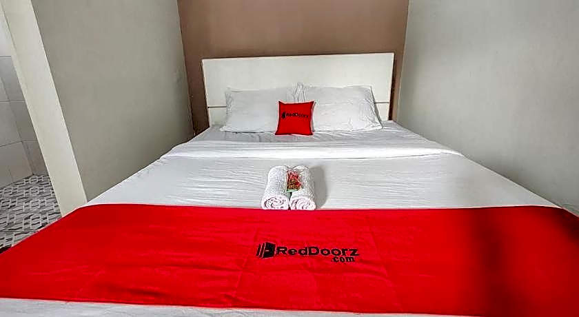 RedDoorz near Alun Alun Batu 2