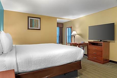 1 KING BED,NO SMOKING,MICROWV,REFRIG,COFFEEMAKER,FULL BREAKFAST