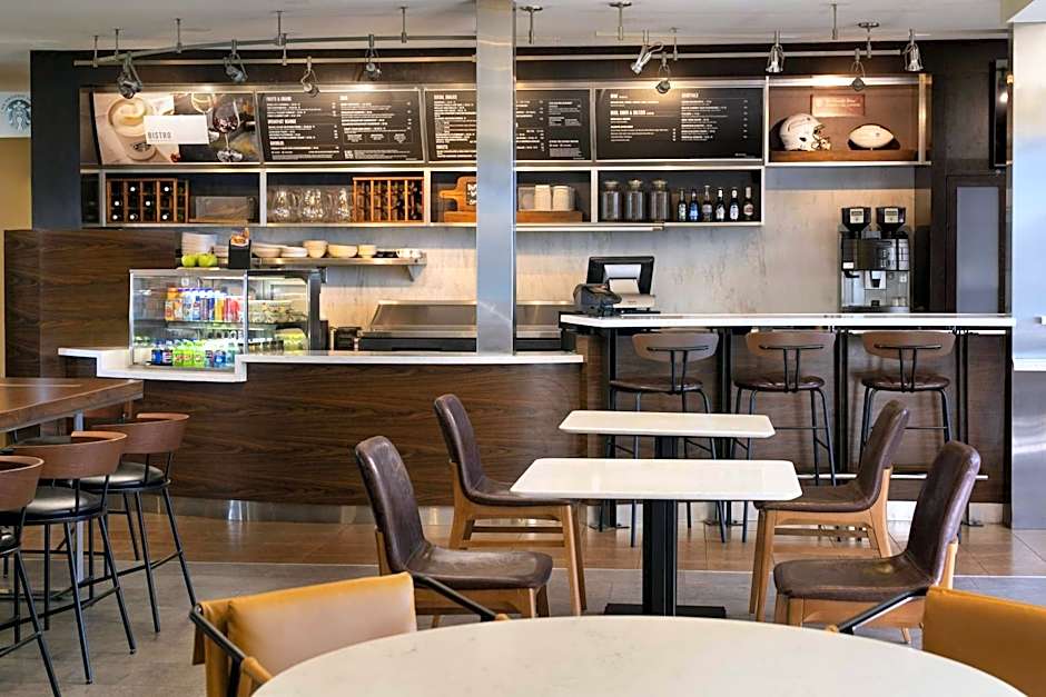 Courtyard by Marriott Fresno