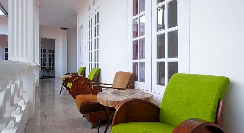 RedDoorz near Grojogan Sewu Tawangmangu