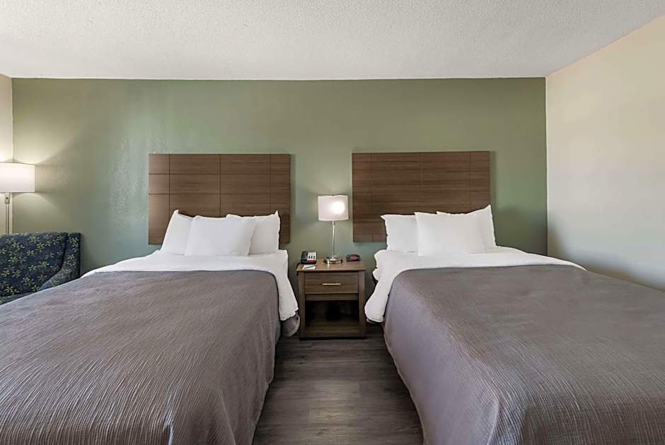 Quality Inn Saint Louis Airport