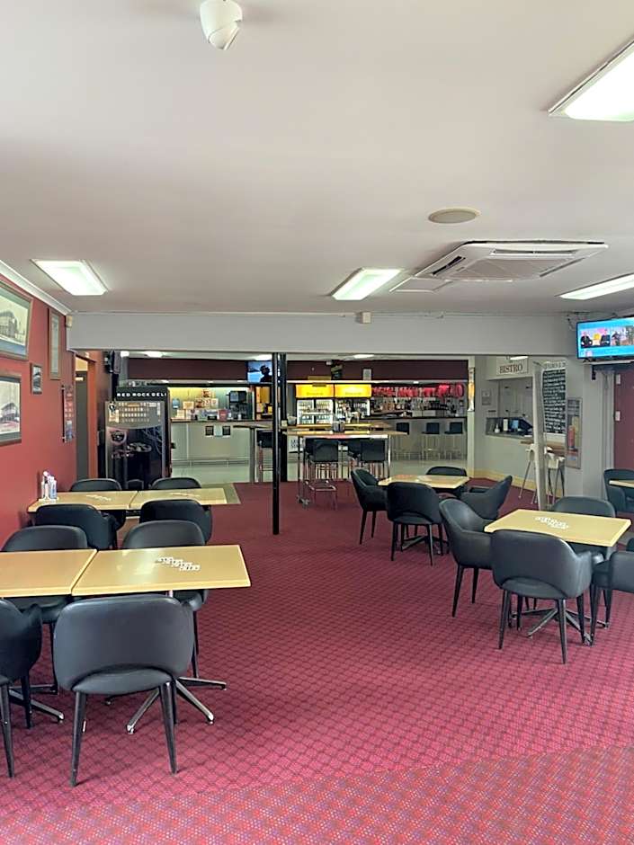 Queensport Tavern And Motel