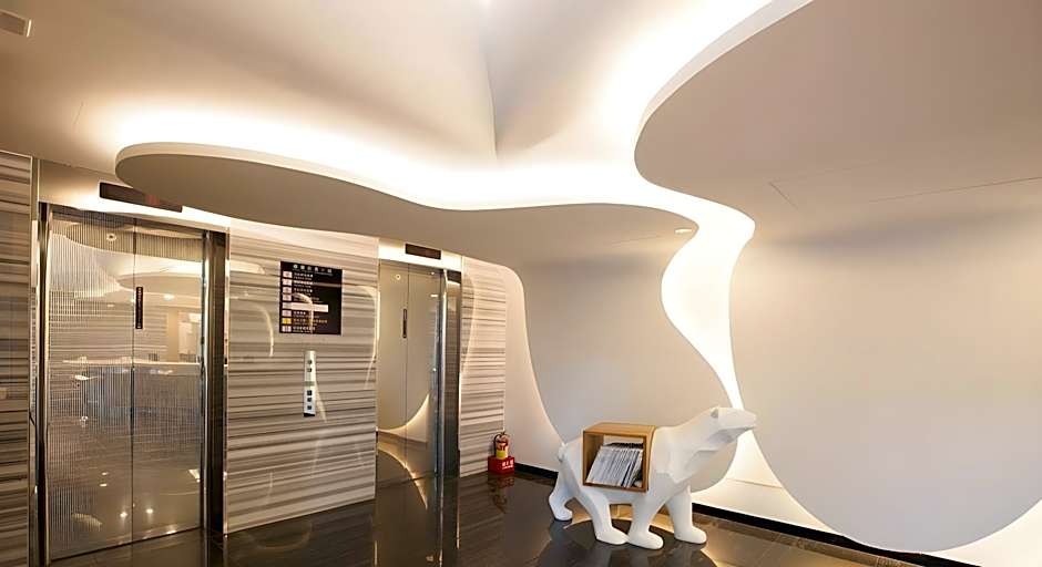 YA-NOLD HOT SPRING HOTEL