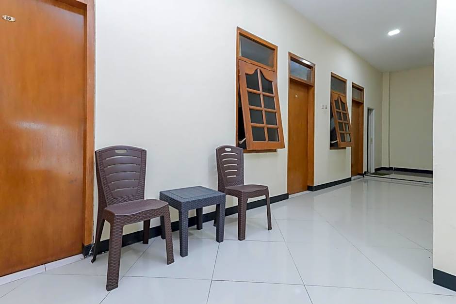 RedDoorz at WR Supratman Batu