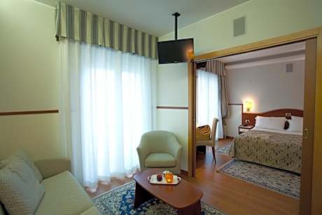 Suite with Lateral Sea view