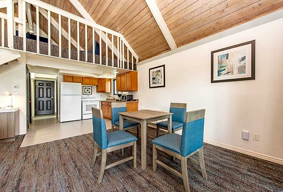 Oyster Bay Inn & Suites