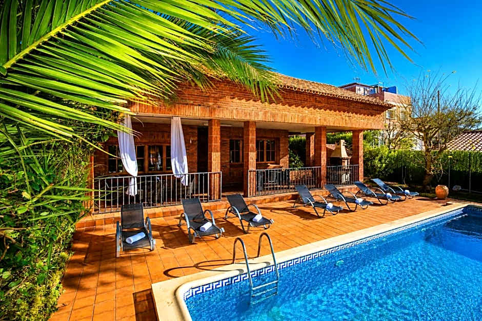 GERANIS VILLA ONLY FAMILIES Planet Costa Dorada