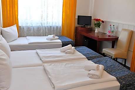 Economy Triple Room with Shared Bathroom