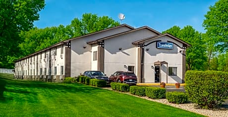 Travelodge by Wyndham Muskegon